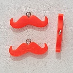 Breloque pendentif Moustache N°12 Orange fluo