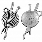 50 Breloques pendentifs pelote de laine aiguilles à tricoter métal Argenté