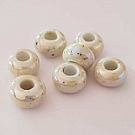 Perle ronde céramique blanc crème 14 mm
