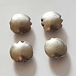 Perle 2 trous en métal argenté galet 18 mm 04