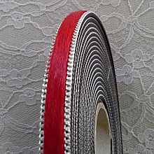 Cuir Plat Veau Rouge 10 mm par 20 cm peau et chaîne