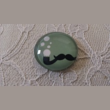 cabochon rond en verre 25mm moustache 035 