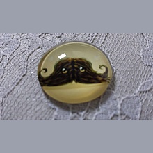 cabochon rond en verre 25mm moustache 032 