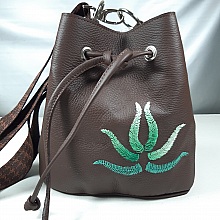 Sac seau cuir marron brodé main