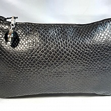 Pochette tendance pour retrouver facilement les petits objets du quotidien.