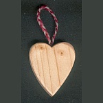 Petit coeur en bois &agrave; suspendre saint valentin