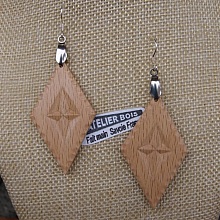 boucles d'oreilles losange sculpté bijoux nature bois massif hêtre fait main