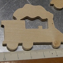 figurine locomotive, marque place, miniatures loisirs créatifs embellissement bois scrapbooking fait main