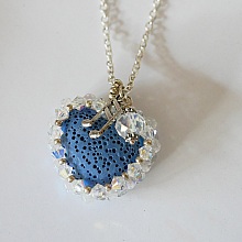Pendentif  Coeur pierre de lave bleu diffuseur sur chaîne argentée