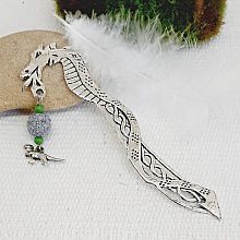 marque pages pendentif dinosaure avec perle gris faite main et perle pierre naturelle