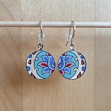 Boucles d'oreille enluminées fleur et arabesque sur fond vert
