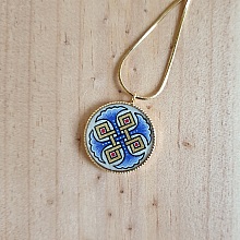 Collier pendentif palmettes bleues entrelacs or sur chaîne dorée