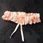 Jarretière mariage romantique satin rose poudré dentelle double saumon fleurs de soie peintes main