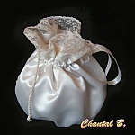 Petite bourse de mariée ou demoiselle d'honneur satin ivoire et dentelle
