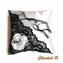 SUR COMMANDE - coussin d'alliances pour mariage romantique satin blanc fleur de satin et dentelle noire