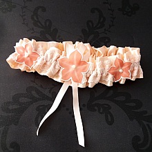 Jarretière mariage romantique satin rose poudré dentelle double saumon fleurs de soie peintes main