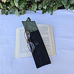 Étui souple à lunettes ,en jean, doublé de tissu coton imprimé. Éco-conçu.