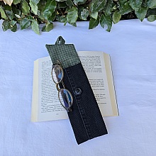Étui souple à lunettes ,en jean, doublé de tissu coton imprimé. Éco-conçu.