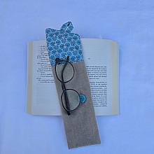 Étui souple à lunettes ,en velours côtelé , doublé de tissu coton imprimé. Éco-conçu.
