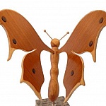 papillon en sapiens, cerisier et hêtre petite touche d'ébène sur socle en marbre italien Terrazzo à poser sculpture en bois