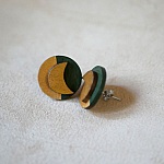 Puces d'oreilles rondes en bois et lunes en vert foncé et doré