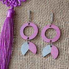 Boucles d'oreilles pendantes géométriques en bois Fuchsia et Gris