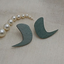 Puces d'oreilles graphiques en bois gris métallisé