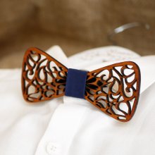 Noeud papillon en bois Français aux arabesques évidées