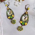 BO Fée Papillon montées avec cabochons ovales verres, strass, fleurs polymères et dormeuses en laiton
