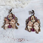 BO Reine Roses créées avec cabochon verre, nœud satin, strass, clochettes et perles Cristal Swarovski