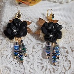 BO Attrape Rêves Noires et Dorées avec fleurs Lucites, dentelle, estampes, fleurs en cristal, rocailles et dormeuses en Laiton