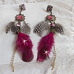 BO Navajo Fuchsia et Marron aux plumes de faisan et pintade, chaînettes, coupelles, cristaux et dormeuses estampes en laiton