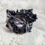 Bracelet Souvenir de Bal manchette brodé avec perles verres, ruban soie, dentelle, fleurs, argent 925 et Perles Cristal 