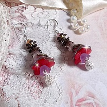BO Mystères d’Antan montées avec fleurs résines, breloques gouttes, Quartz Rose et crochets argent 925