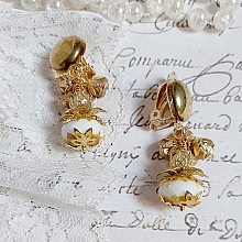  BO Lumière Opale White créées avec perles verres, perles de gemme et clips en laiton doré