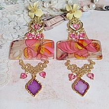 BO Soie de Rêves créées avec perles acryliques, intercalaires, pendentifs époxy et puces métal 