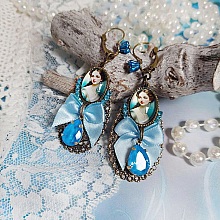 BO Aily créées avec cabochons loupes, nœud satin, strass, perles Cristal Swarovski, dormeuses laiton