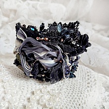 Bracelet Souvenir de Bal manchette brodé avec perles verres, ruban soie, dentelle, fleurs, argent 925 et Perles Cristal 