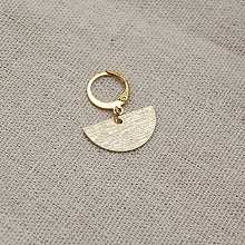 Boucle d'oreille Solo au demi rond doré