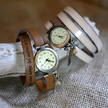 Montre bracelet en cuir ou liège 2 ou 3 tours avec perle et pendentif