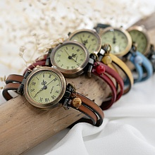 Montre femme au bracelet double cuir fin couleur au choix 